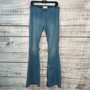We The Free Size 28 Light Wash Penny Pull On Flare Jeans *FLAW*